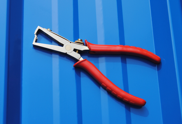 Wire stripping plier