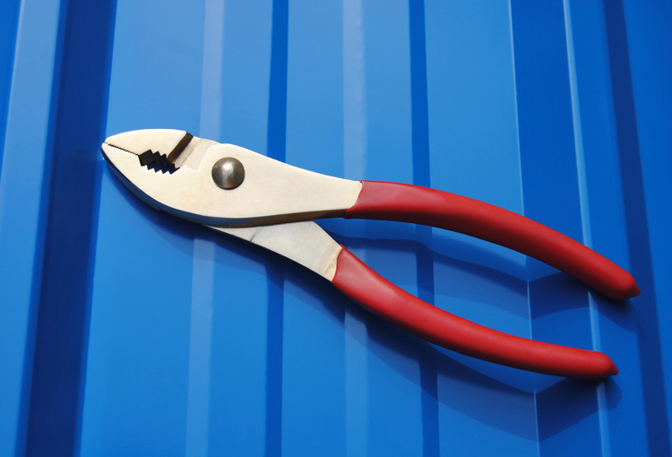 Adjustable combination plier